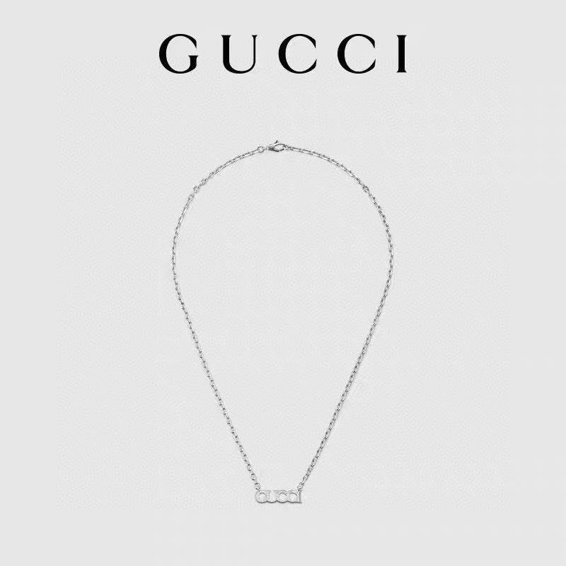 G*u*i necklaces